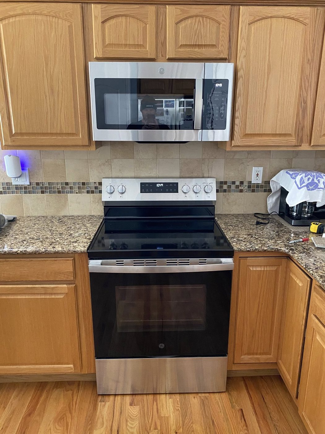 Microwave mounted above the stove